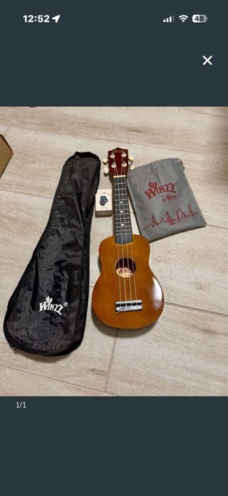 Ukelele Findz con afinador y funda