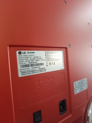 Televisor LG Blanco y Rojo