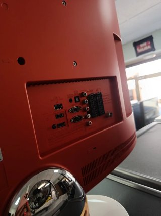 Televisor LG Blanco y Rojo