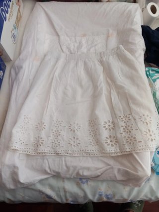 Falda blanca bordada