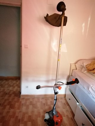 Desbrozadora de gasolina naranja