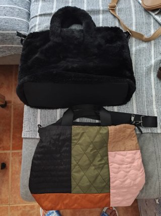 Bolso plateado y multicolor mujer 20€ los cuatro