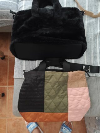 Bolso plateado y multicolor mujer 20€ los cuatro