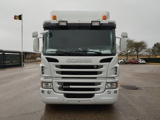 Scania P 400-CAMIONES PORTAMAQUINARIAS