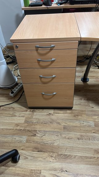 Mesa de oficina madera y metal