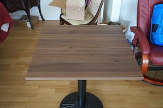 Mesa Auxiliar Kave Home Tiaret nogal/negro 69,5 cm