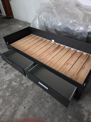 Cama nido de tela y madera