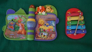 Juguetes bebé: xilófono, libro interactivo etc