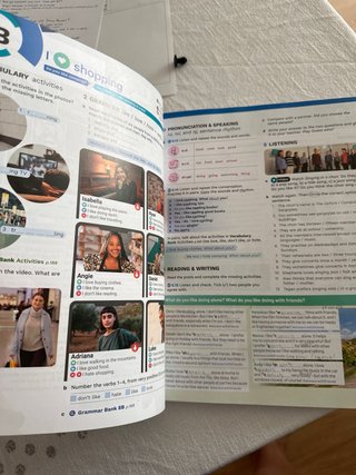 English File 5th Edition A1. Student's Book and...
