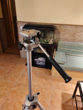 Trípode Velbon de aluminio para cámara