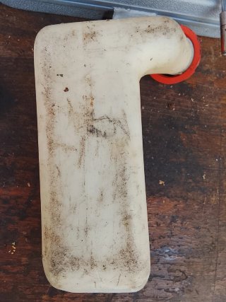 Depósito desbrozadora con tapón