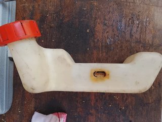 Depósito desbrozadora con tapón