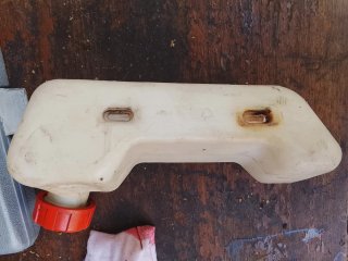 Depósito desbrozadora con tapón