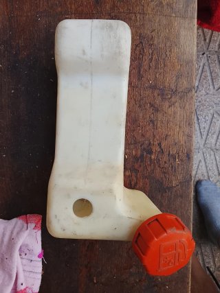Depósito desbrozadora con tapón