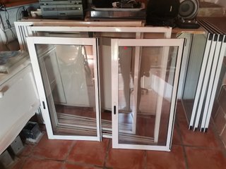 Ventanas de aluminio blancas