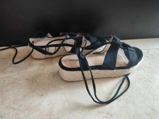 Sandalias cuña esparto tiras negras