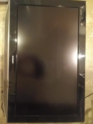 Televisor y mando Sharp 32 sin peana con mando