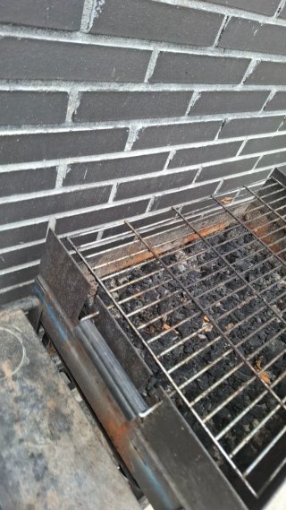 Barbacoa de carbón metálica