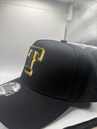 Gorra New Era Edición Especial Negra y Dorada
