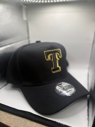 Gorra New Era Edición Especial Negra y Dorada