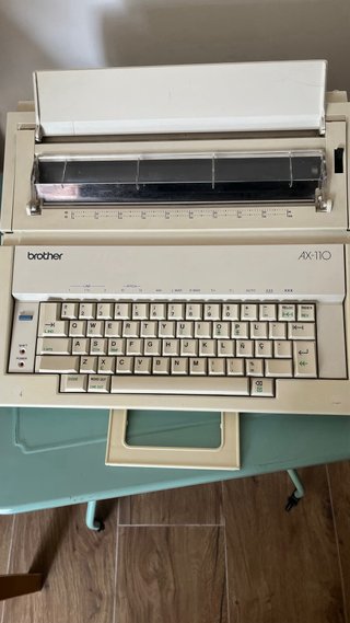 Máquina de escribir Brother AX-110