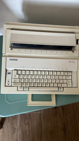 Máquina de escribir Brother AX-110