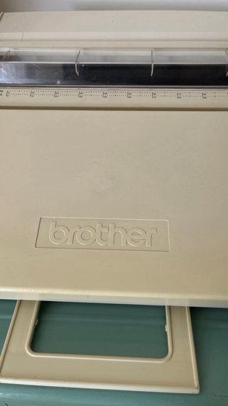 Máquina de escribir Brother AX-110
