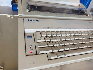 Máquina de escribir Eléctrica  portátil Brother