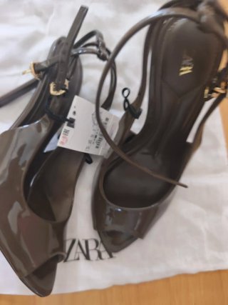 Tacones Zara Marrón Verdoso Tira Tobillo