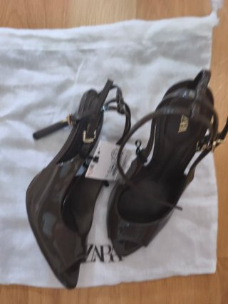 Tacones Zara Marrón Verdoso Tira Tobillo