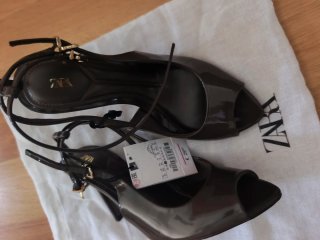 Tacones Zara Marrón Verdoso Tira Tobillo