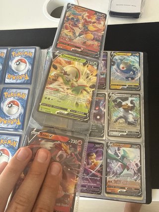 Collezione di carte Pokémon quasi completa