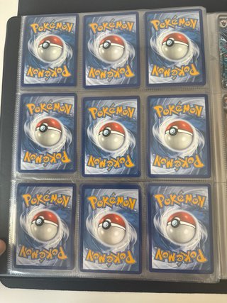 Collezione di carte Pokémon quasi completa