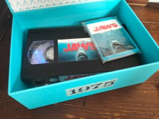 Lámpara LED VHS Tiburón Jaws 1975