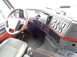 Volvo FH16 540--CAMIONES CON GRUA