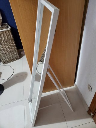Espejo de pie blanco