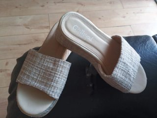 Sandalias cuña Girlhood beige y oro