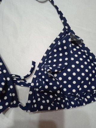 Bikini azul con lunares blancos