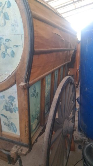 Tartana antigua de madera
