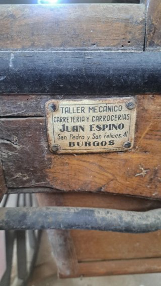 Tartana antigua de madera