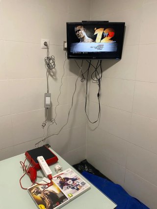 Nintendo Wii Mini Roja y Negra + 2 Juegos