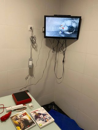 Nintendo Wii Mini Roja y Negra + 2 Juegos