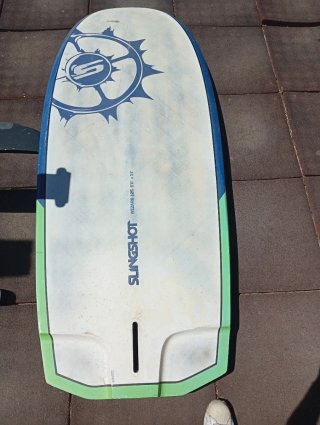 Tabla Foil Slingshot 125L con foil.