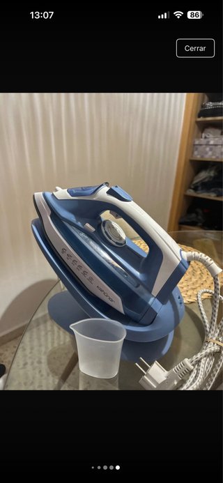 Plancha de vapor azul y blanca