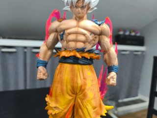 Figura Goku Ultra Instinto Dragon Ball Super 32cm