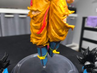Figura Goku Ultra Instinto Dragon Ball Super 32cm