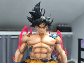 Figura Goku Ultra Instinto Dragon Ball Super 32cm
