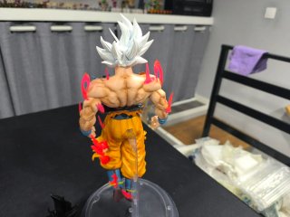 Figura Goku Ultra Instinto Dragon Ball Super 32cm