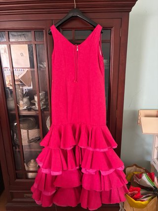 Traje de gitana rosa con volantes