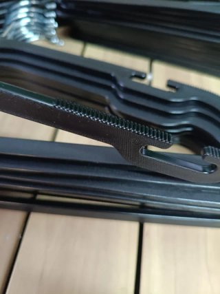 SONGMICS Perchas Plástico Negro x50
